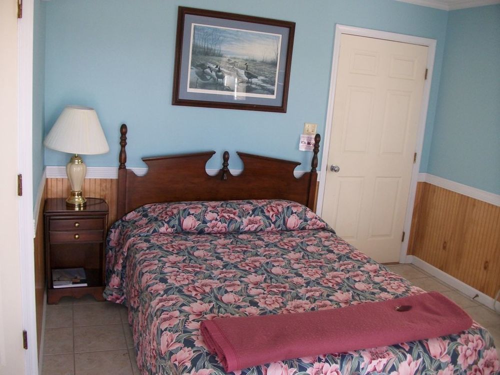 Chesapeake House Tilghman Island Room photo