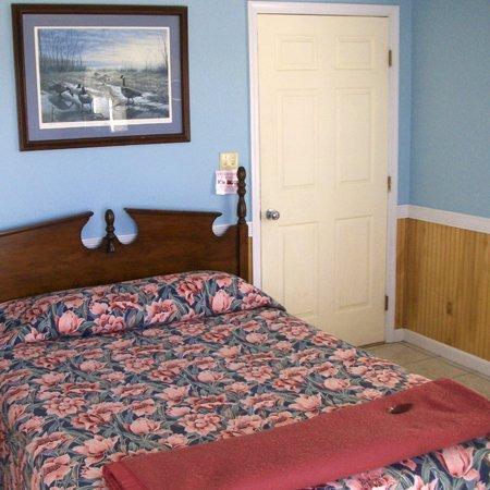 Chesapeake House Tilghman Island Room photo