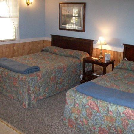 Chesapeake House Tilghman Island Room photo